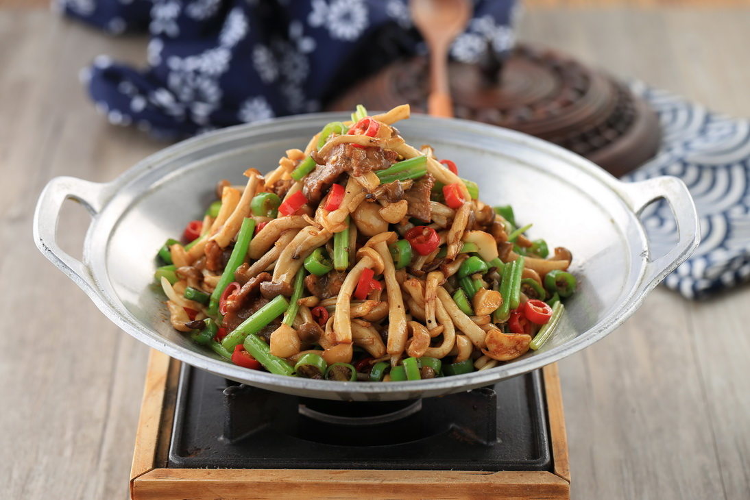 热菜鸡汤豆腐莲白炒水晶粉虎皮尖椒烧茄子干锅双味菇辣过瘾new dish